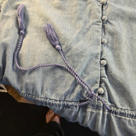 C&C California Denim Chambray V Neck Button Front Tie Waist Dress Size Small‎ - Picture 8 of 12